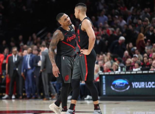 暂时缺席的 暂时缺席的